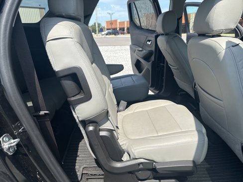 Used 2021 Chevrolet Traverse LT image 12