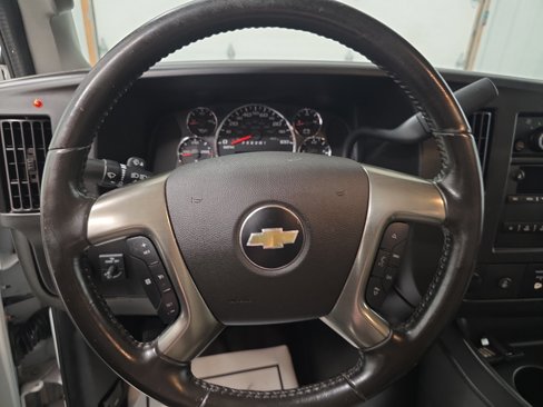 Used 2018 Chevrolet Express 3500 w/ Driver Convenience Package image 23