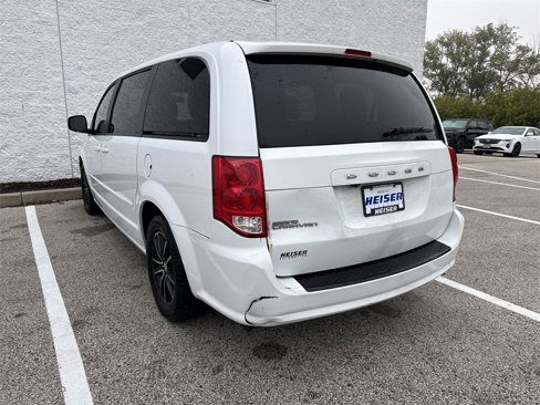 Used 2016 Dodge Grand Caravan SXT image 11