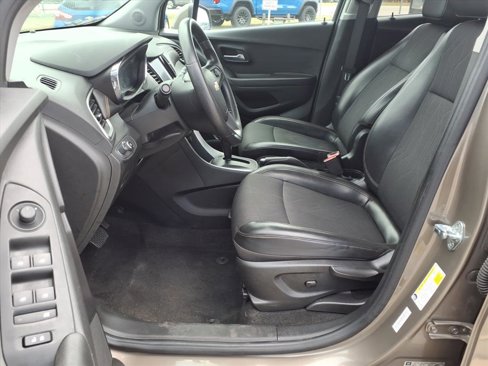 Used 2021 Chevrolet Trax LT image 12