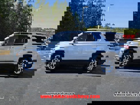 Used 2022 Chevrolet Traverse LS image 4