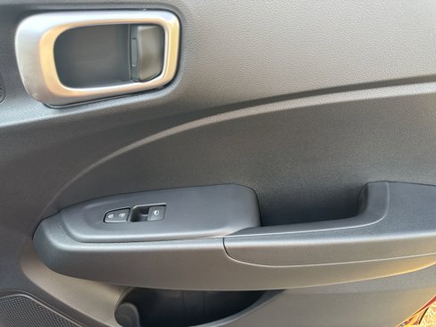 New 2025 Hyundai Venue SEL image 18