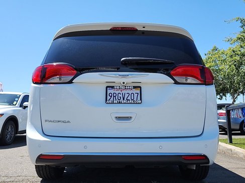 Used 2017 Chrysler Pacifica Touring-L w/ Tire & Wheel Group image 18