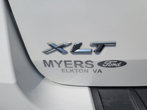 Used 2022 Ford Explorer XLT w/ Equipment Group 202A image 9
