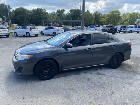 Used 2012 Toyota Camry LE image 3