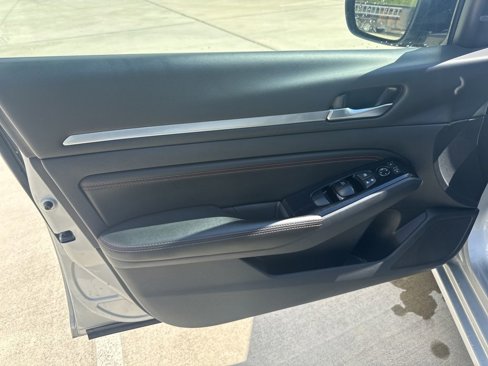 Used 2023 Nissan Altima 2.5 SR image 16
