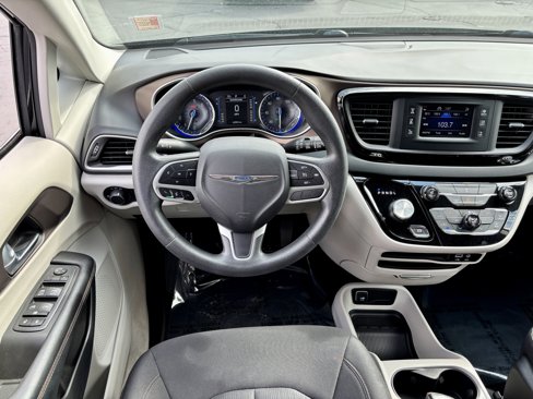 Used 2017 Chrysler Pacifica LX image 23
