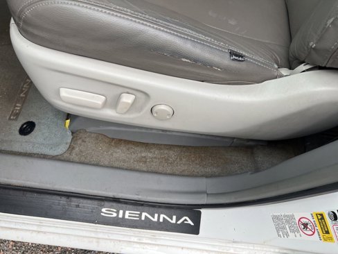 Used 2014 Toyota Sienna LE image 18