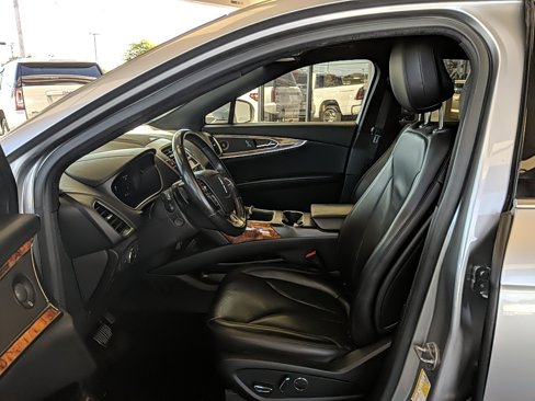 Used 2020 Lincoln Nautilus Reserve image 10