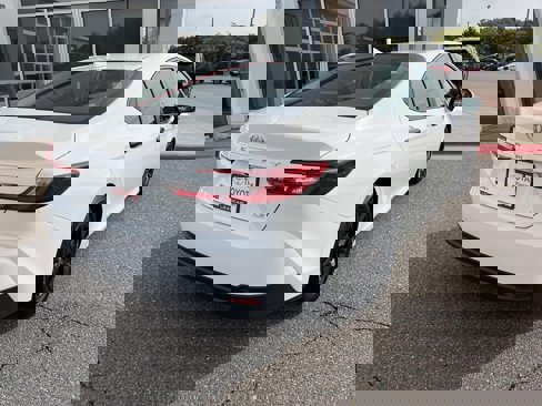 Used 2025 Toyota Camry Hybrid image 23