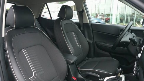 Certified 2022 Hyundai Venue Limited w/ Cargo Package image 8