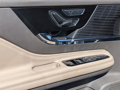 Certified 2022 Lincoln Corsair AWD w/ Premium Package image 15