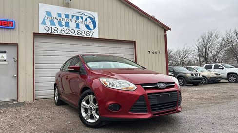 Used 2013 Ford Focus SE w/ SE Winter Pkg image 1