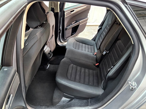 Used 2020 Ford Fusion SE image 16