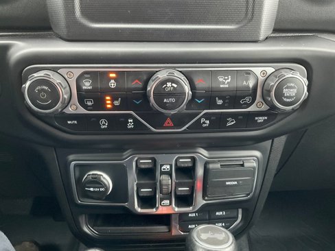 Used 2021 Jeep Wrangler Unlimited Sahara w/ Dual Top Group image 9