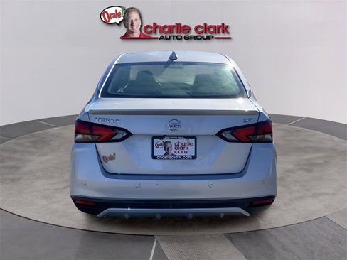 Used 2021 Nissan Versa SR image 5
