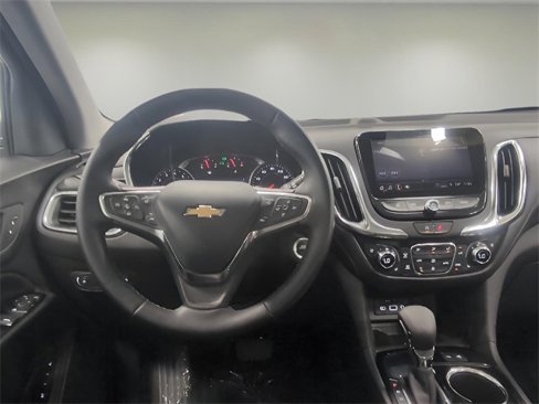 Used 2024 Chevrolet Equinox Premier image 2