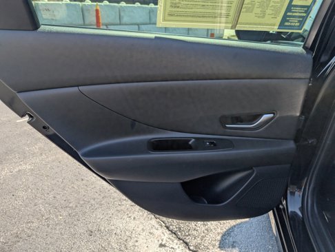 Used 2021 Hyundai Elantra SEL w/ Convenience Package image 25