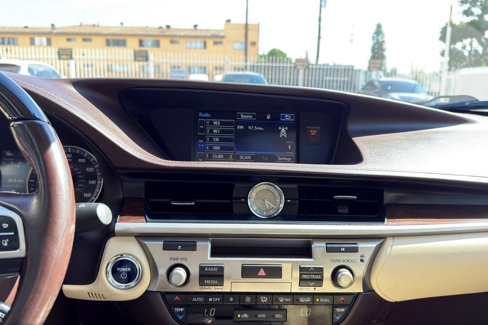Used 2016 Lexus ES 300h image 13