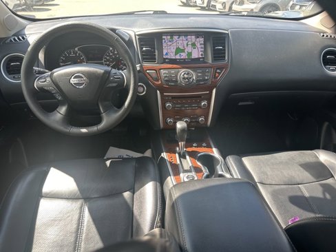 Used 2020 Nissan Pathfinder Platinum image 16