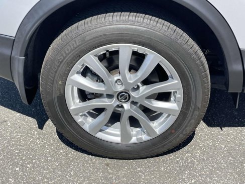 Used 2022 Nissan Rogue Sport SV w/ Technology Package image 9