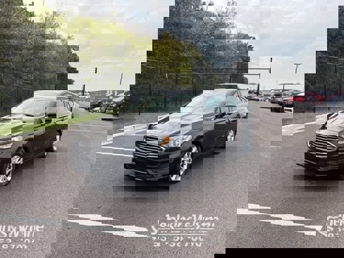 Certified 2020 Ford Fusion SE image 1