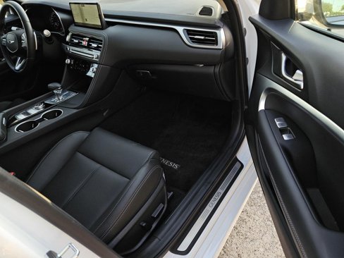 Used 2025 Genesis G70 2.5T image 8