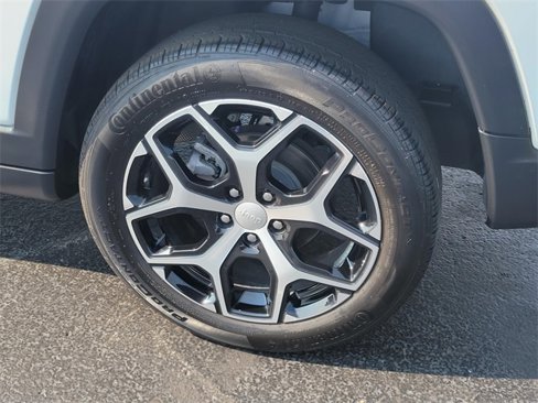 Used 2024 Jeep Compass Limited image 8