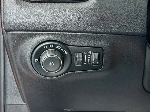 Used 2018 Jeep Compass Limited w/ Navigation Group image 10