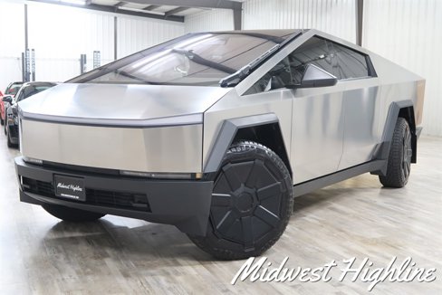 Used 2025 Tesla Cybertruck AWD Crew Cab image 1