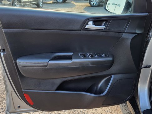 Used 2020 Kia Sportage LX image 20