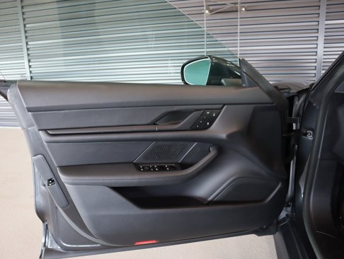 Used 2023 Porsche Taycan image 25