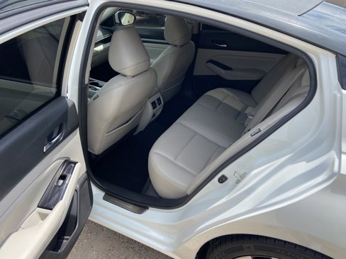 Used 2020 Nissan Altima 2.0 Platinum image 12