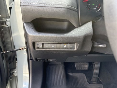 Used 2021 Toyota RAV4 XLE w/ Convenience Package image 13