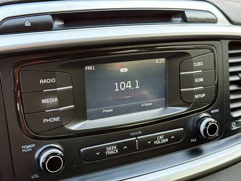 Used 2016 Kia Sorento LX image 15
