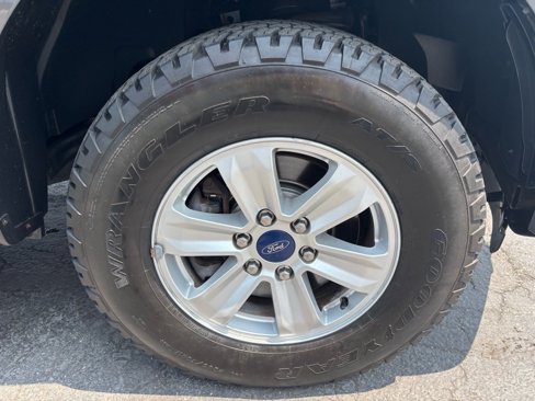 Used 2015 Ford F150 XLT image 9