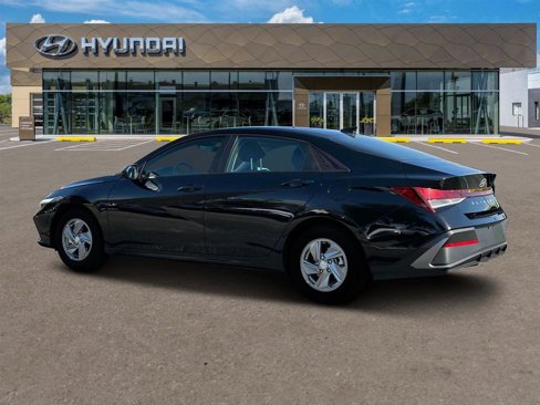 New 2025 Hyundai Elantra SE image 4