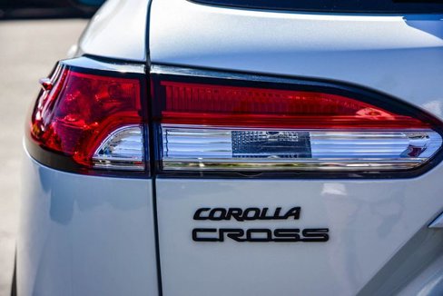 Certified 2022 Toyota Corolla Cross LE image 8
