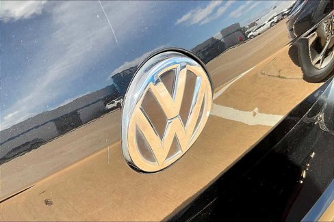 Used 2017 Volkswagen Golf S image 29