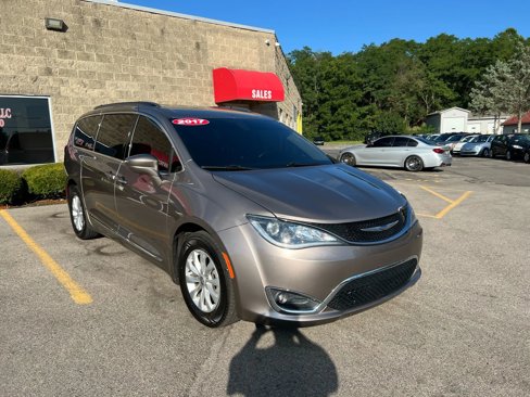 Used 2017 Chrysler Pacifica Touring-L image 3
