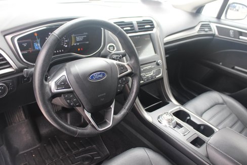 Used 2017 Ford Fusion SE w/ Fusion SE Technology Package image 8