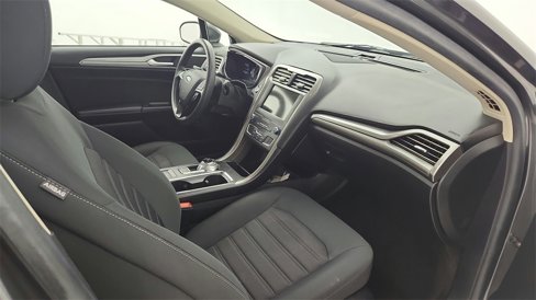 Used 2019 Ford Fusion SE image 25
