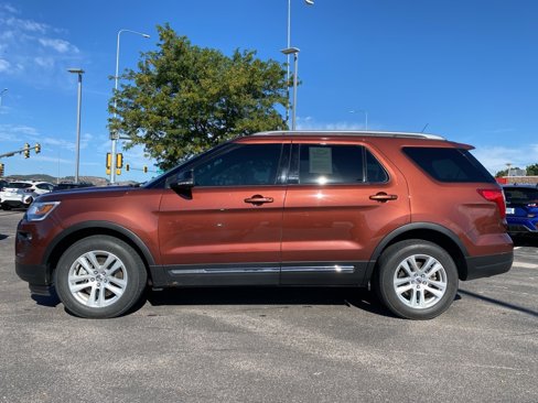 Used 2018 Ford Explorer XLT w/ Equipment Group 202A image 4