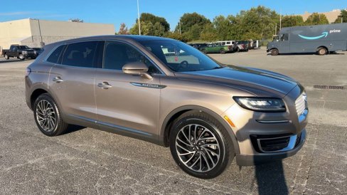 Used 2020 Lincoln Nautilus Reserve image 13