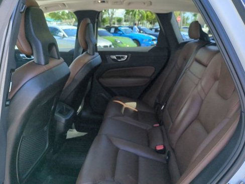 Used 2019 Volvo XC60 T5 Momentum w/ Premium Package image 12