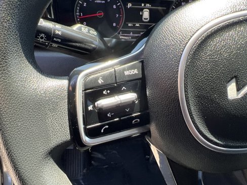 Used 2023 Kia Sorento LX image 18
