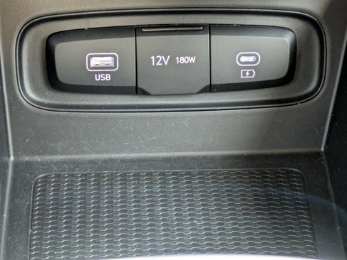 Used 2024 Hyundai Venue SEL image 31