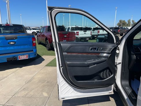 Used 2017 Ford Explorer Platinum image 9
