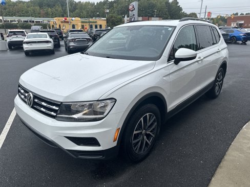 Used 2020 Volkswagen Tiguan SE w/ Panoramic Sunroof Package image 4