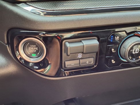Used 2025 Chevrolet Silverado 1500 ZR2 w/ Technology Package image 10